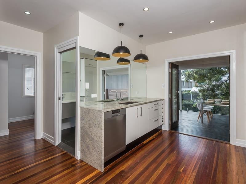 41 Russell Avenue, Norman Park QLD 4170