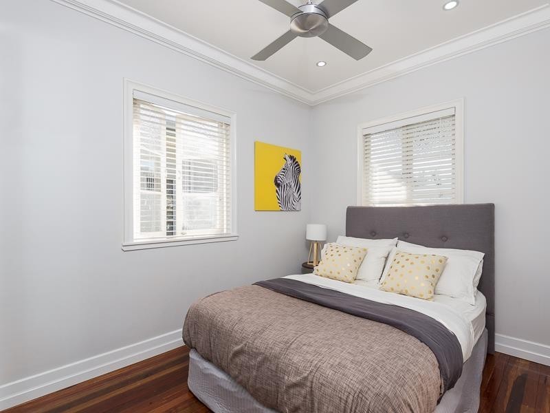 41 Russell Avenue, Norman Park QLD 4170