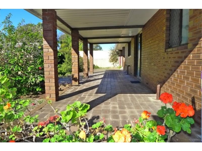 25 CUMBERLAND WAY, Bassendean WA 6054