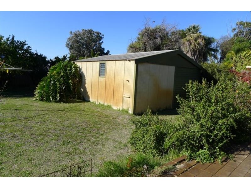 25 CUMBERLAND WAY, Bassendean WA 6054