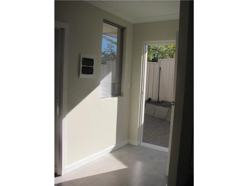 B/6 Cuff Street, Hamersley WA 6022