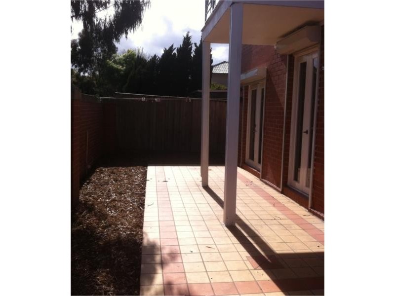 2/80 Howlett Street, Kensington VIC 3031