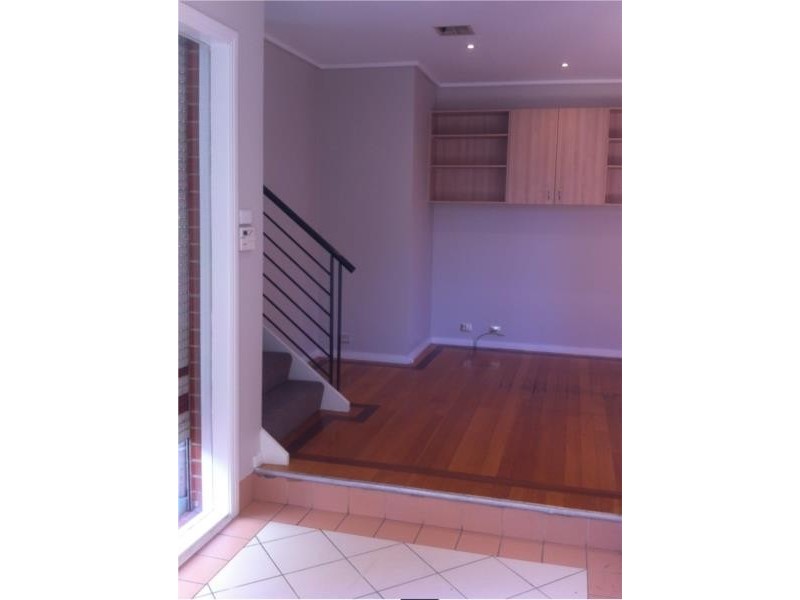 2/80 Howlett Street, Kensington VIC 3031