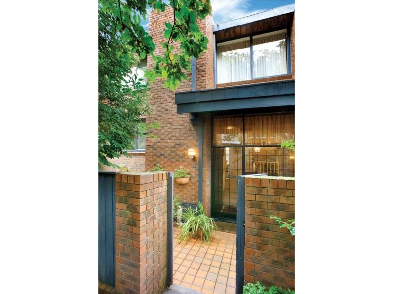 2/3 Wallace Avenue, Toorak VIC 3142