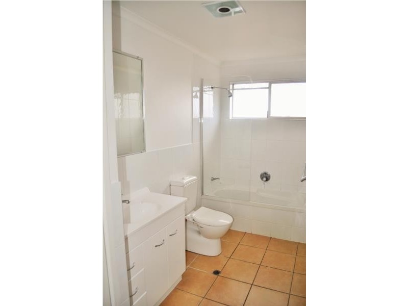 2/63 Emsworth Street, Wynnum QLD 4178