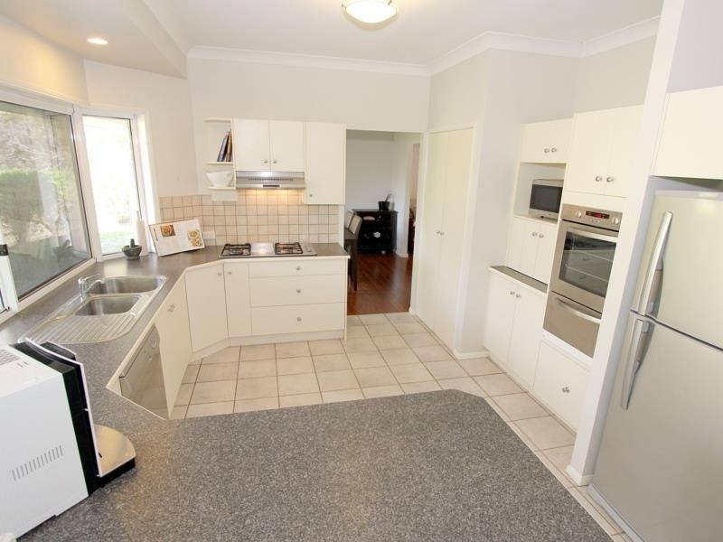 9 Riversleigh Road, Bellbowrie QLD 4070