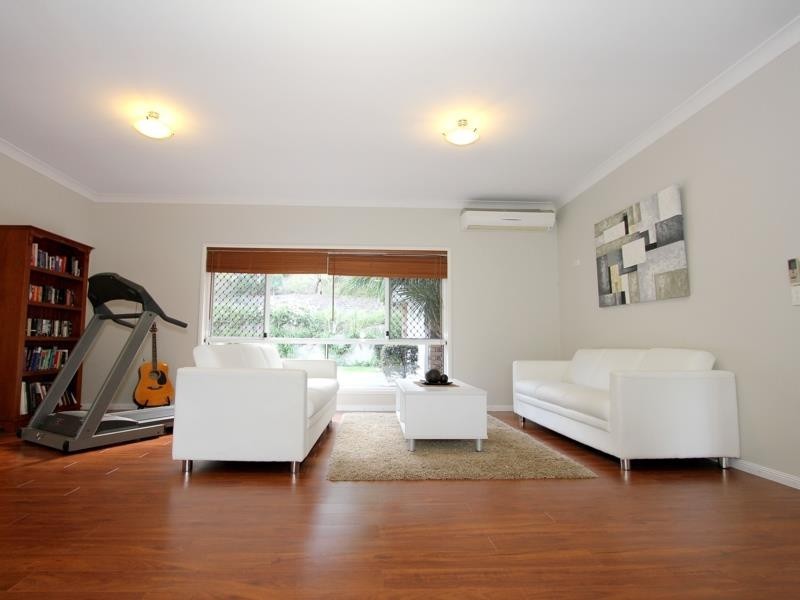 9 Riversleigh Road, Bellbowrie QLD 4070