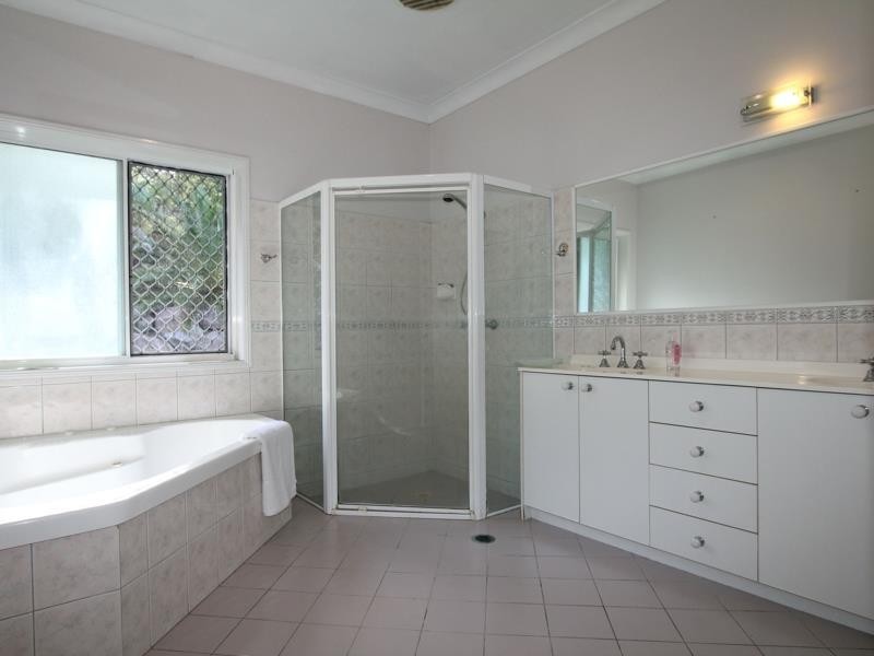 9 Riversleigh Road, Bellbowrie QLD 4070
