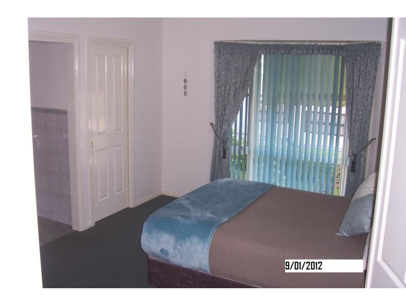 6 McMahons Road, Lakes Entrance VIC 3909