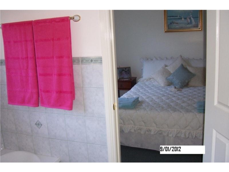 6 McMahons Road, Lakes Entrance VIC 3909