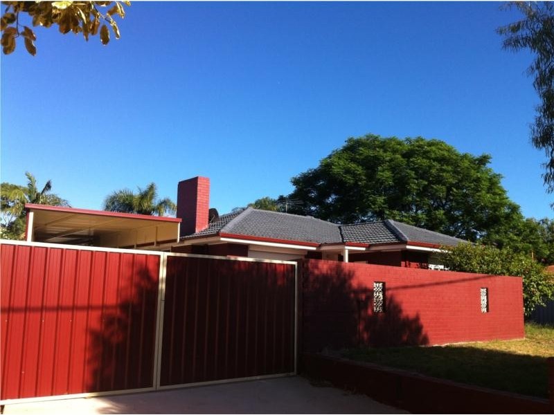 4 Banjine Road, Koongamia WA 6056