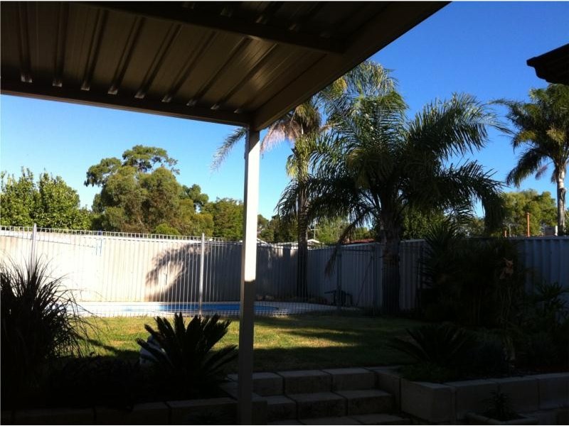 4 Banjine Road, Koongamia WA 6056