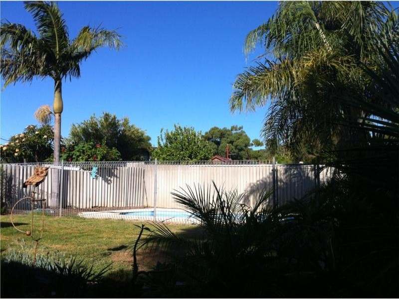 4 Banjine Road, Koongamia WA 6056