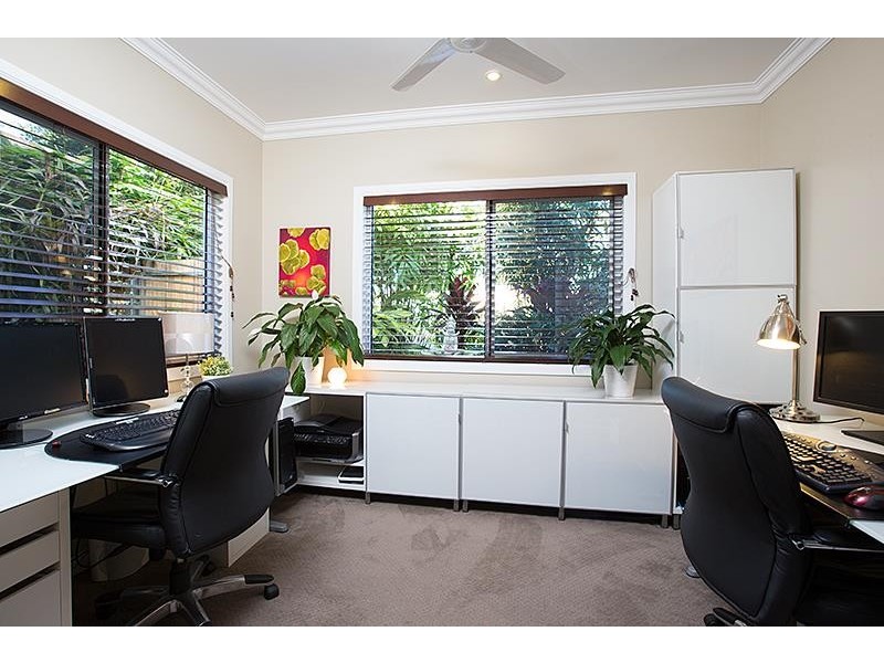 8 Little Bennett Street, Norman Park QLD 4170