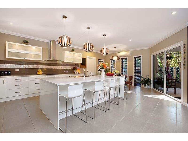 8 Little Bennett Street, Norman Park QLD 4170