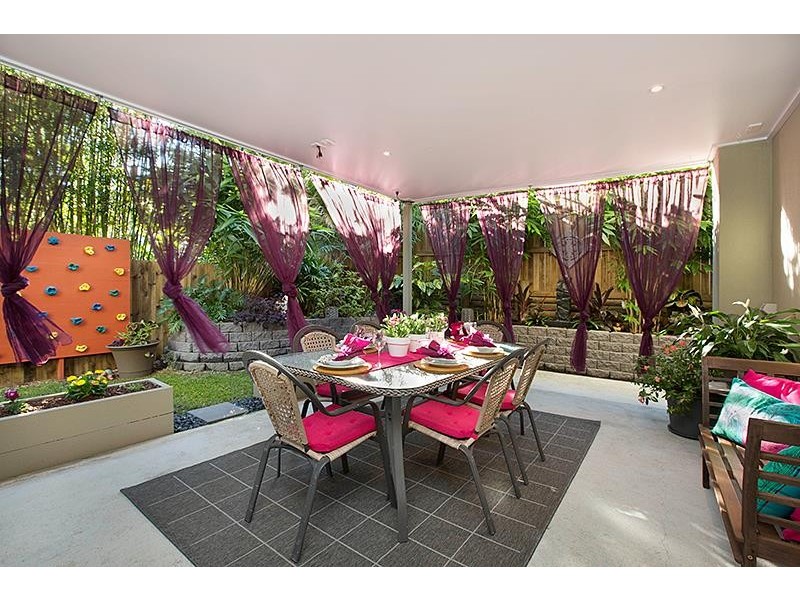 8 Little Bennett Street, Norman Park QLD 4170