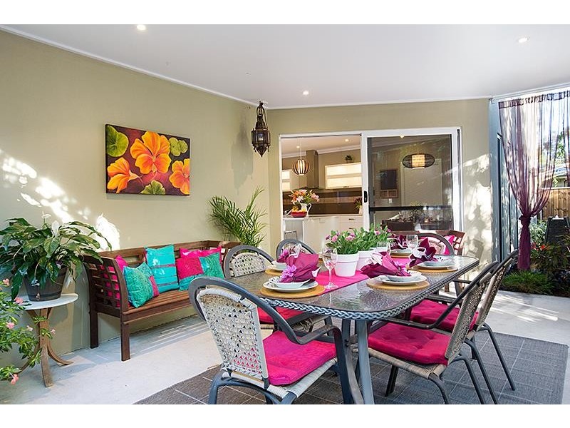 8 Little Bennett Street, Norman Park QLD 4170