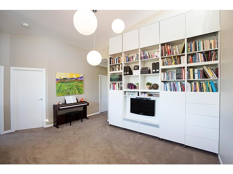 8 Little Bennett Street, Norman Park QLD 4170