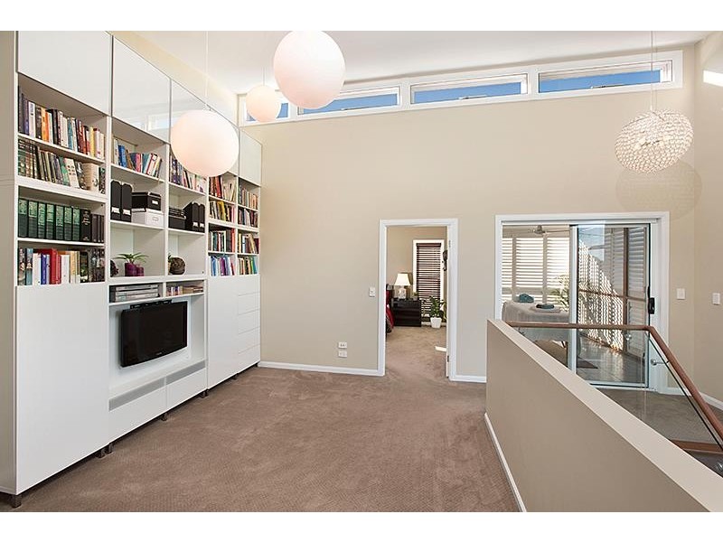 8 Little Bennett Street, Norman Park QLD 4170