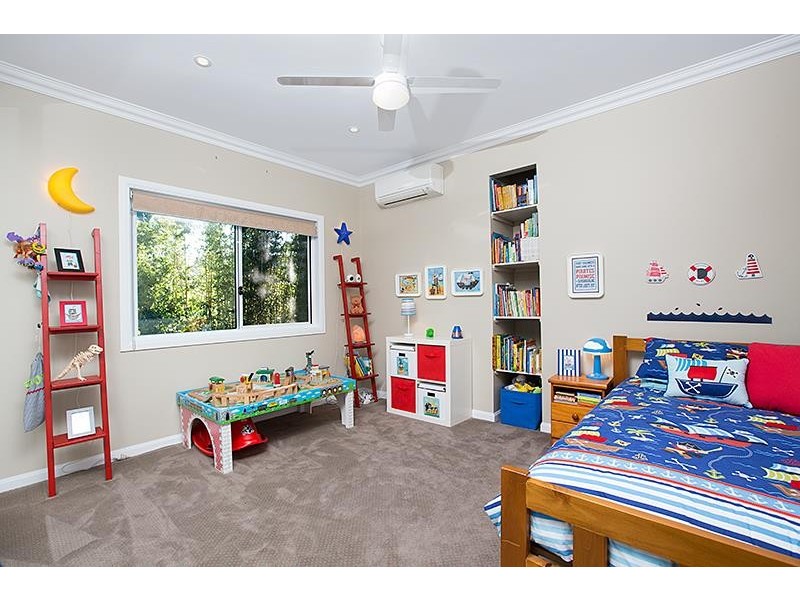 8 Little Bennett Street, Norman Park QLD 4170