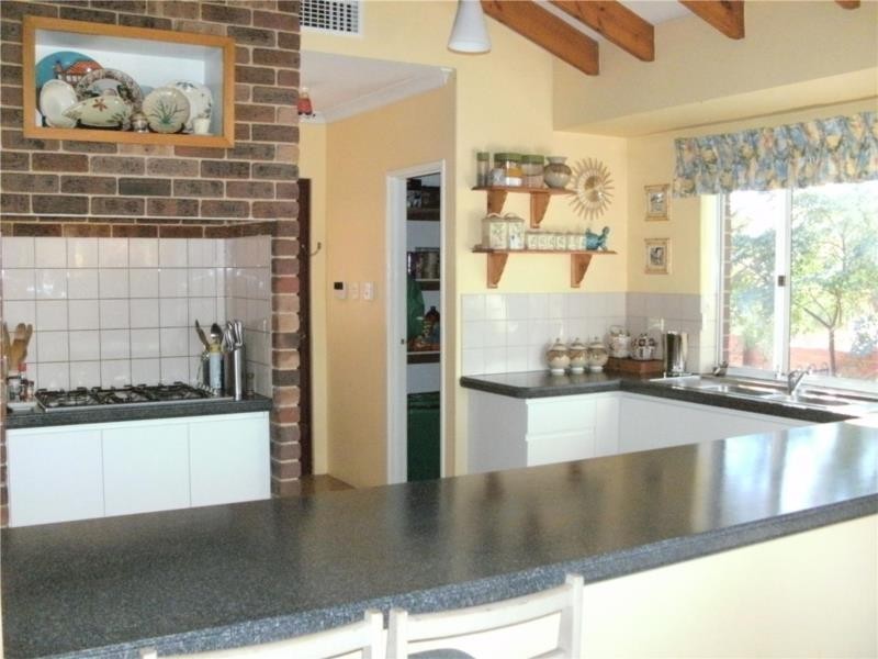 2 Discovery Drive, Thornlie WA 6108