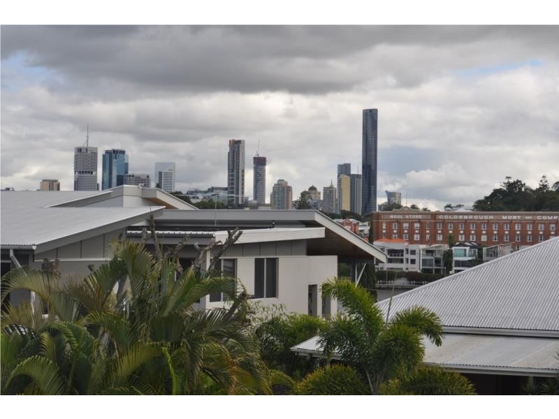 94 Gordon Street, Hawthorne QLD 4171