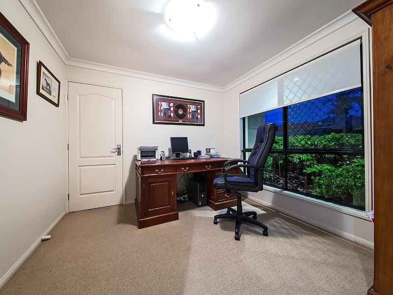 8 Lychee Place, Belmont QLD 4153