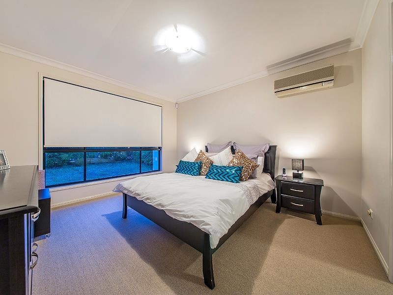 8 Lychee Place, Belmont QLD 4153