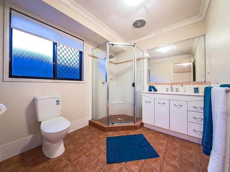 8 Lychee Place, Belmont QLD 4153