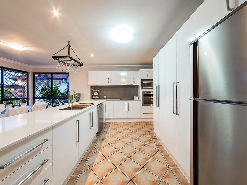 8 Lychee Place, Belmont QLD 4153