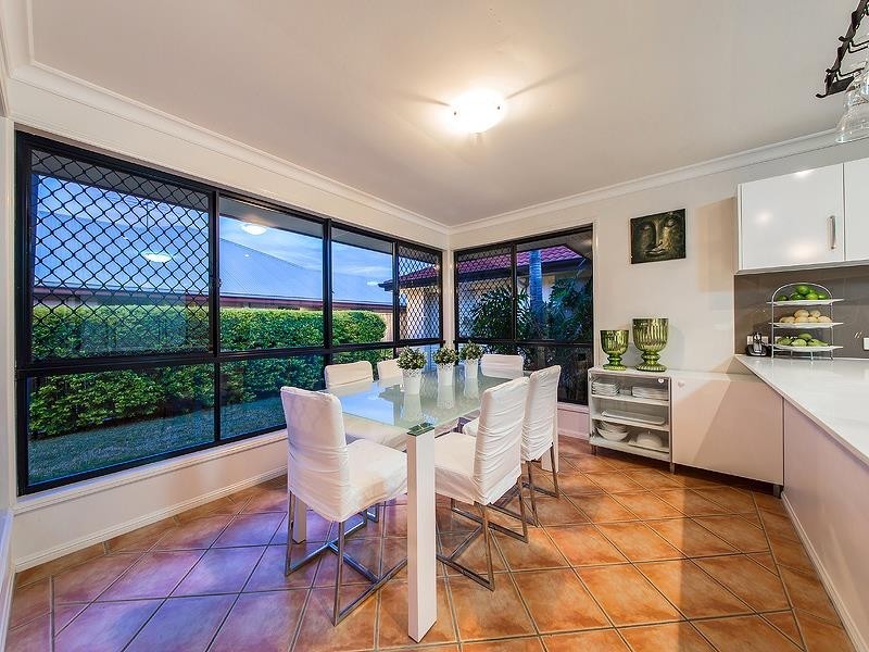 8 Lychee Place, Belmont QLD 4153