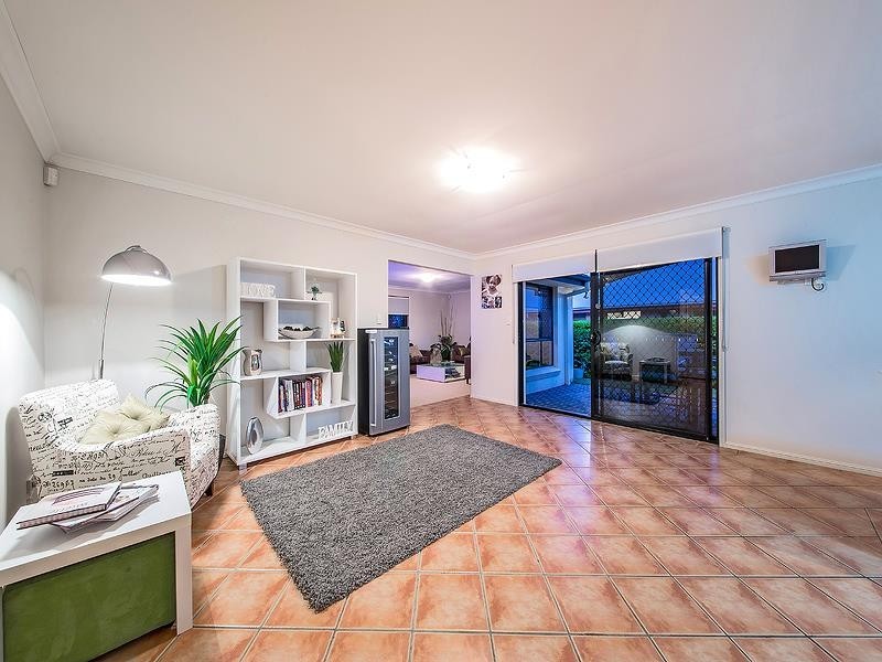 8 Lychee Place, Belmont QLD 4153