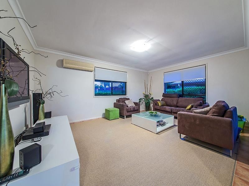 8 Lychee Place, Belmont QLD 4153