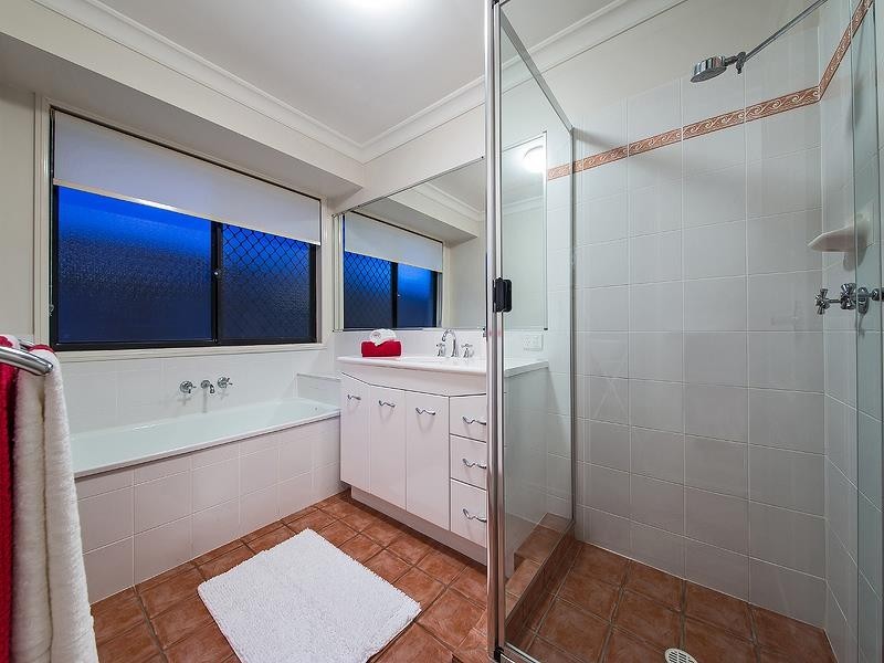 8 Lychee Place, Belmont QLD 4153