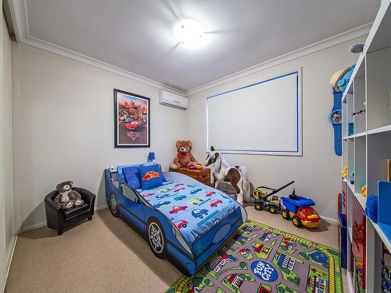 8 Lychee Place, Belmont QLD 4153