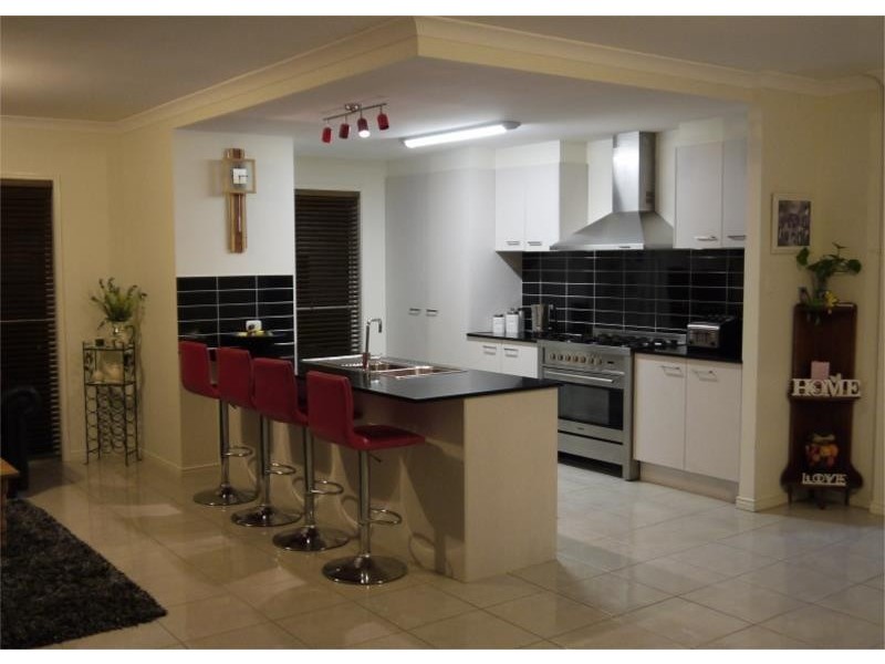 16 Fullertons Road, Glass House Mountains QLD 4518