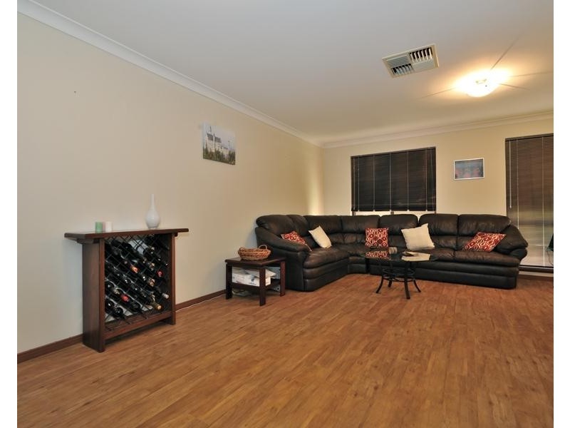 8 Kenton Way, Rockingham WA 6168