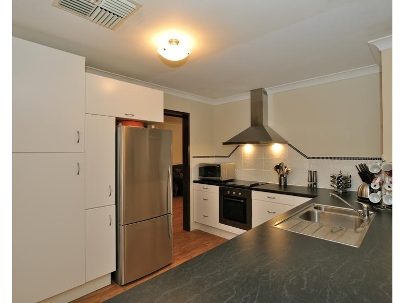8 Kenton Way, Rockingham WA 6168