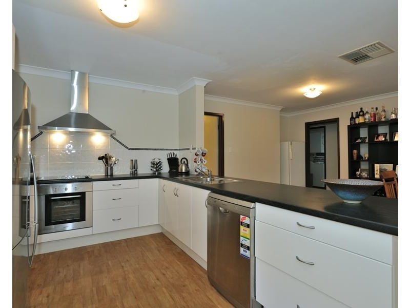 8 Kenton Way, Rockingham WA 6168