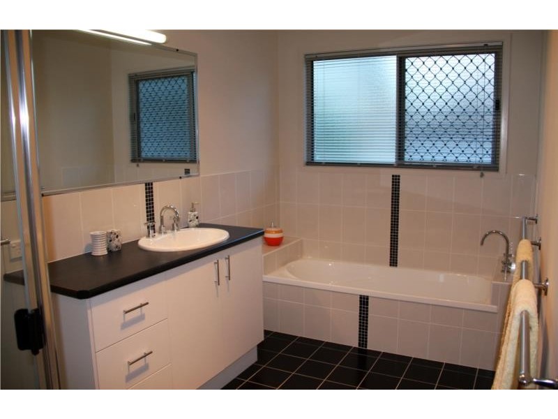 16 Kurana Street, Rainbow Beach QLD 4581