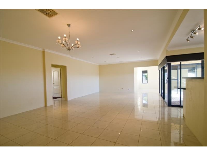 21 Blackford Turn, Success WA 6164