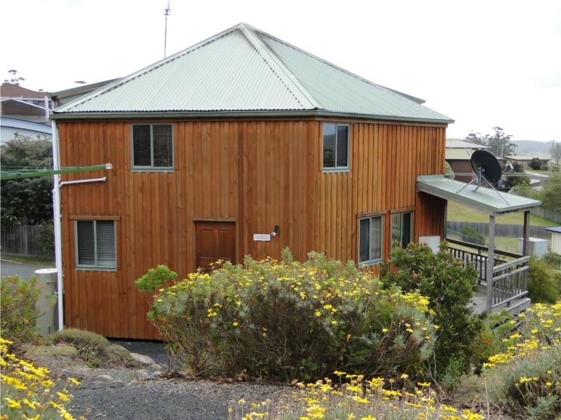 17 Erythos Grove, St Helens TAS 7216