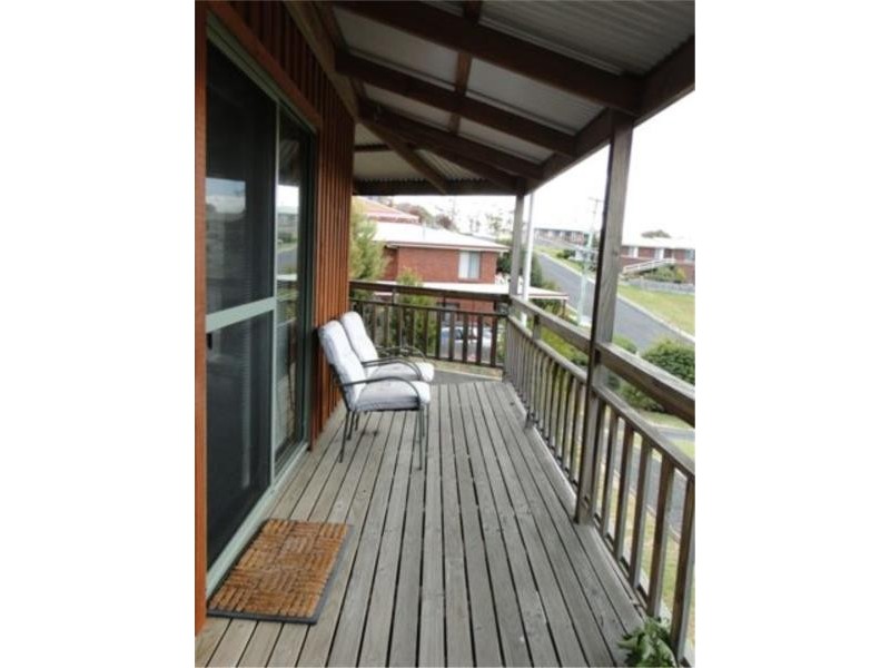 17 Erythos Grove, St Helens TAS 7216