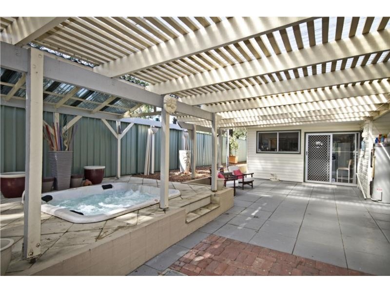 93 Holmes Road, Munster WA 6166