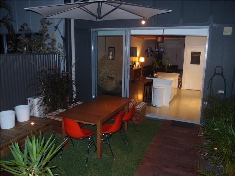 18 Lakefront Crescent, Varsity Lakes QLD 4227