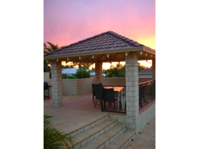 301 Summerlakes Parade, Ballajura WA 6066