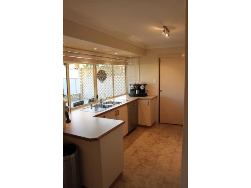 6 Alroe Ct, Kearneys Spring QLD 4350