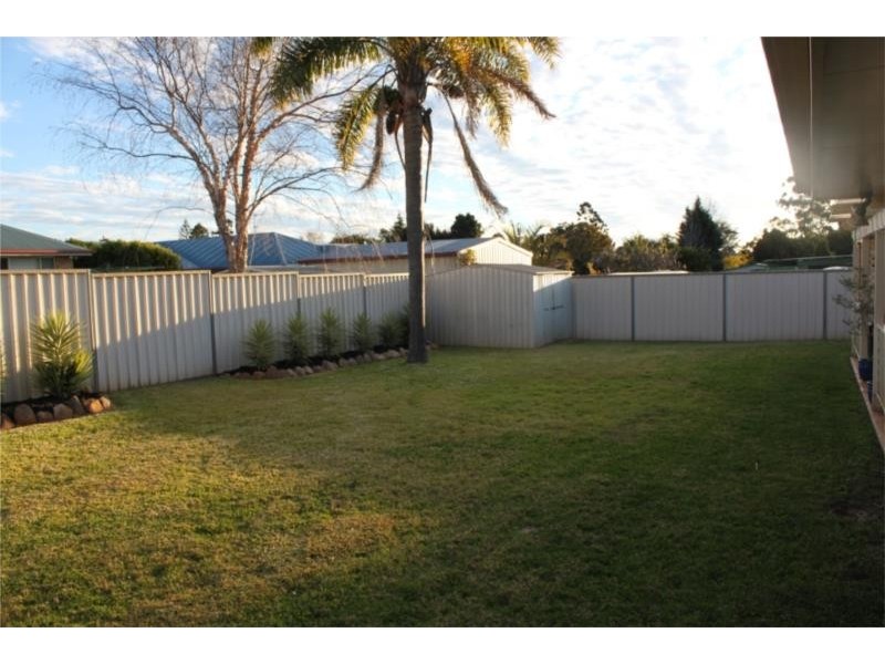 6 Alroe Ct, Kearneys Spring QLD 4350