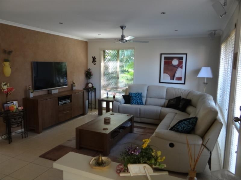 4 Chelsea Place, Robina QLD 4226