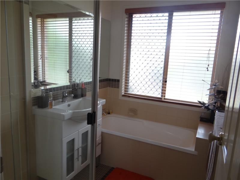 4 Chelsea Place, Robina QLD 4226